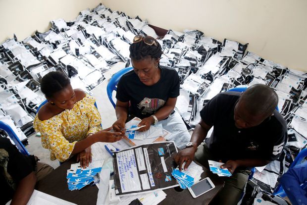 Group counting Congolese votes