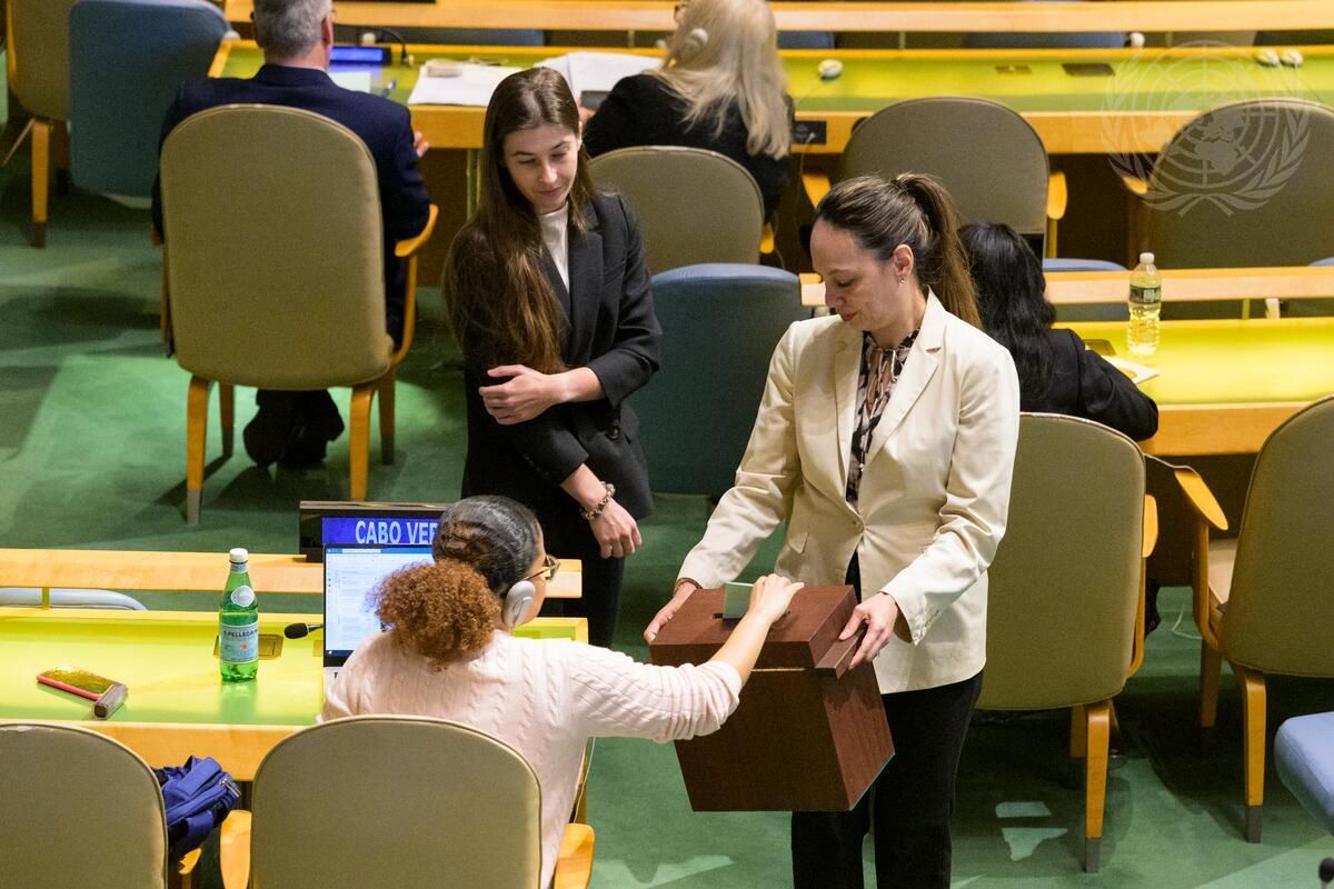 A Conference Officer collects ballots during the 70th plenary meeting of the General Assembly that held an election of a member of the International Court of Justice.