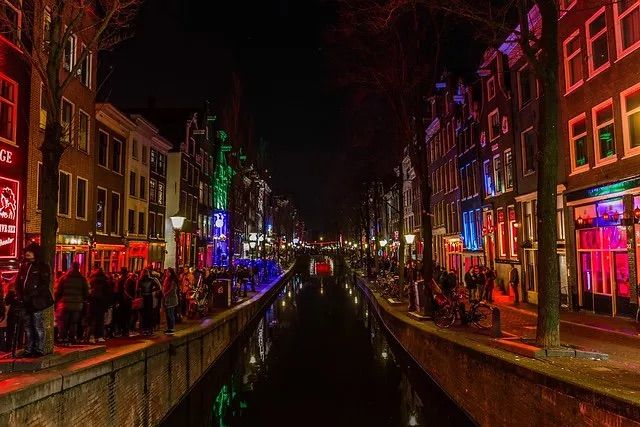 Front page of The Ombudsman Who Moved into the Neighborhood to Solve People’s Justice Problems