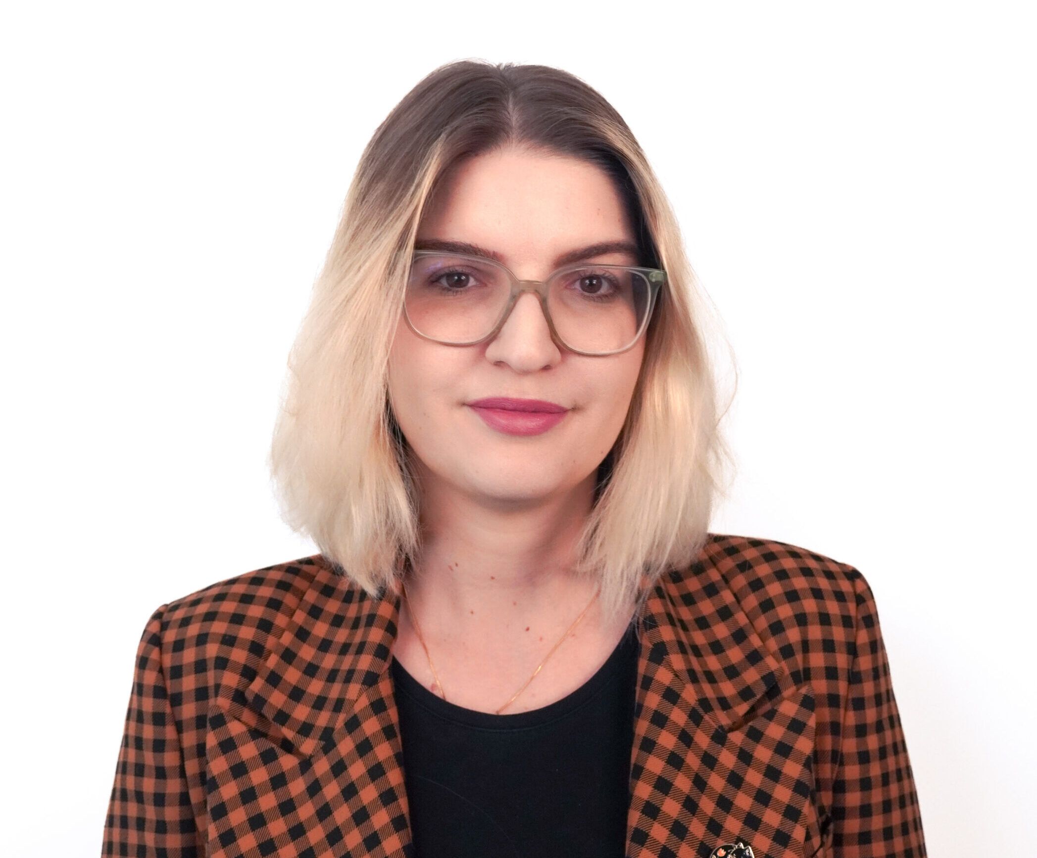 Headshot of Luisa Portugal
