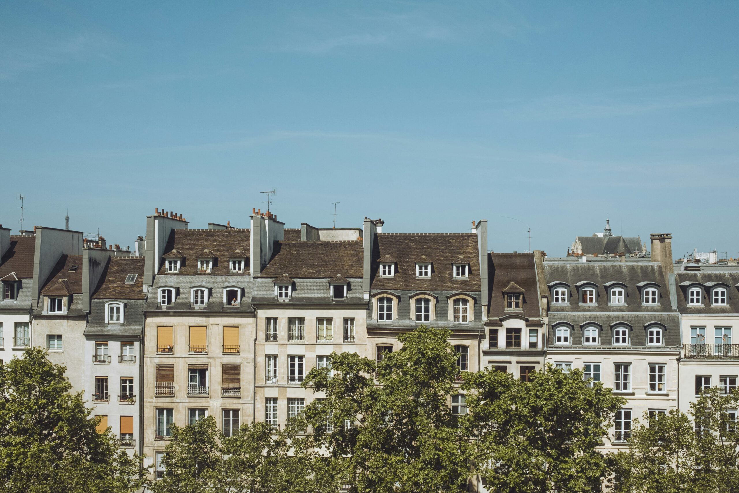 Buildings next to each other across a blue sky.